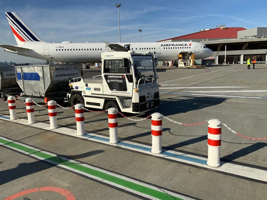 Autonomous baggage tractor