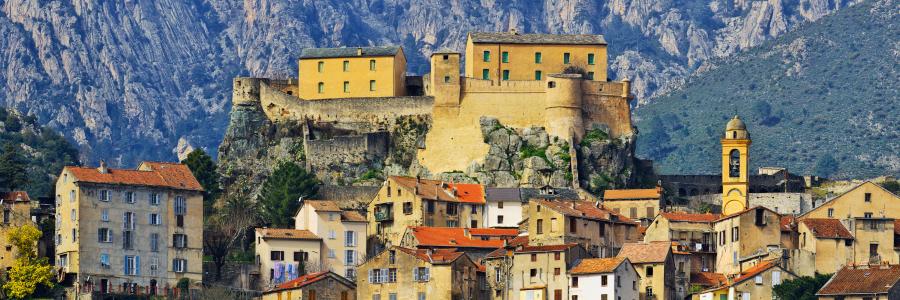 La citadelle de Corte dominant le centre historique