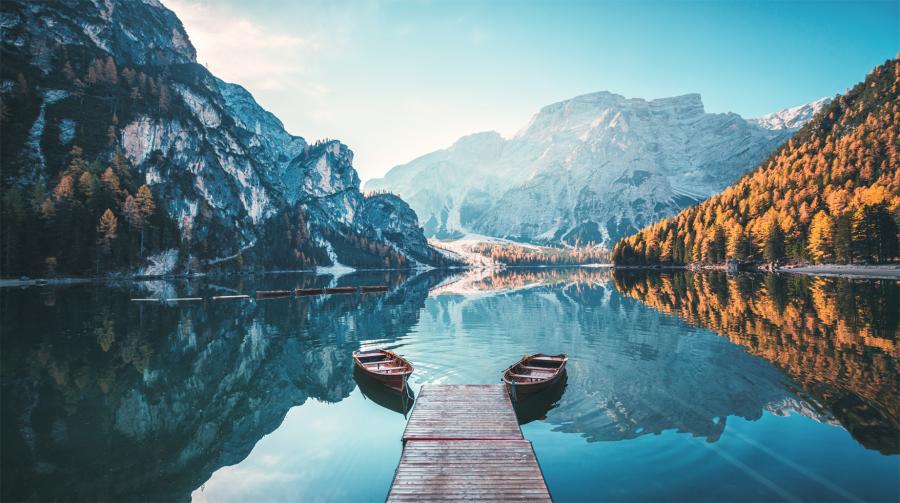 Lac dans les Dolomites, Italie