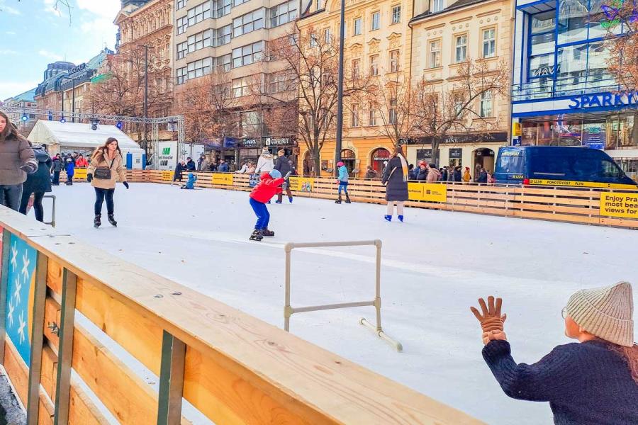 Patinoire en hiver à Prague