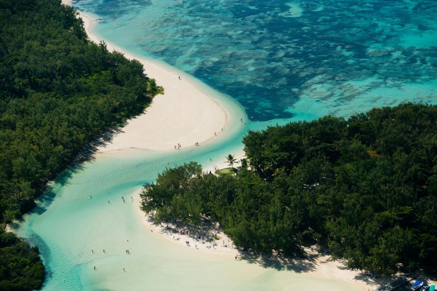 L’Île aux Cerfs et son lagon aux eaux turquoise L’Île aux Cerfs et son lagon aux eaux turquoise, à l’Île Maurice.